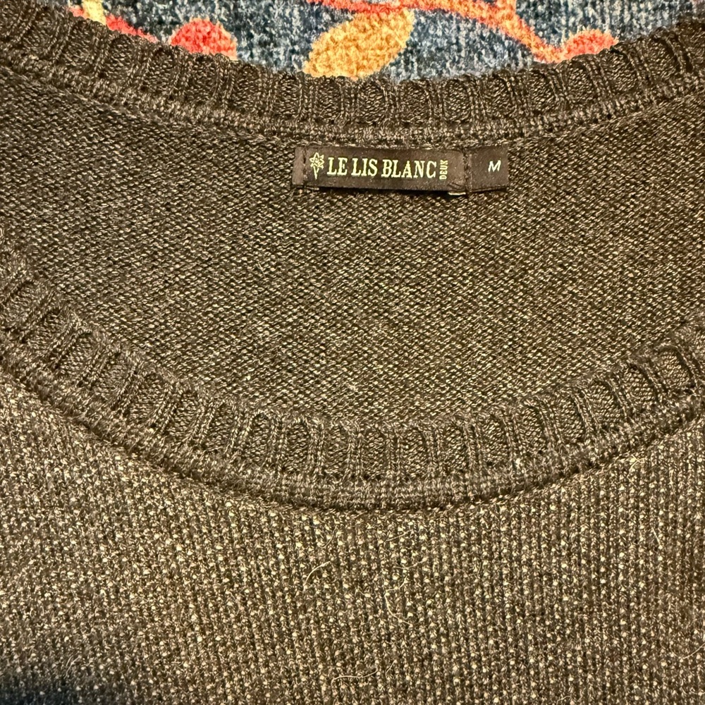 Le Lis Blanc Deux Graphic Sweater - Gray and Red size Medium - Picture 5 of 9